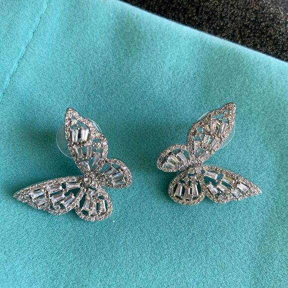 New Stunning Cutout Butterfly and Crystal Earrings - Picture 6 of 13